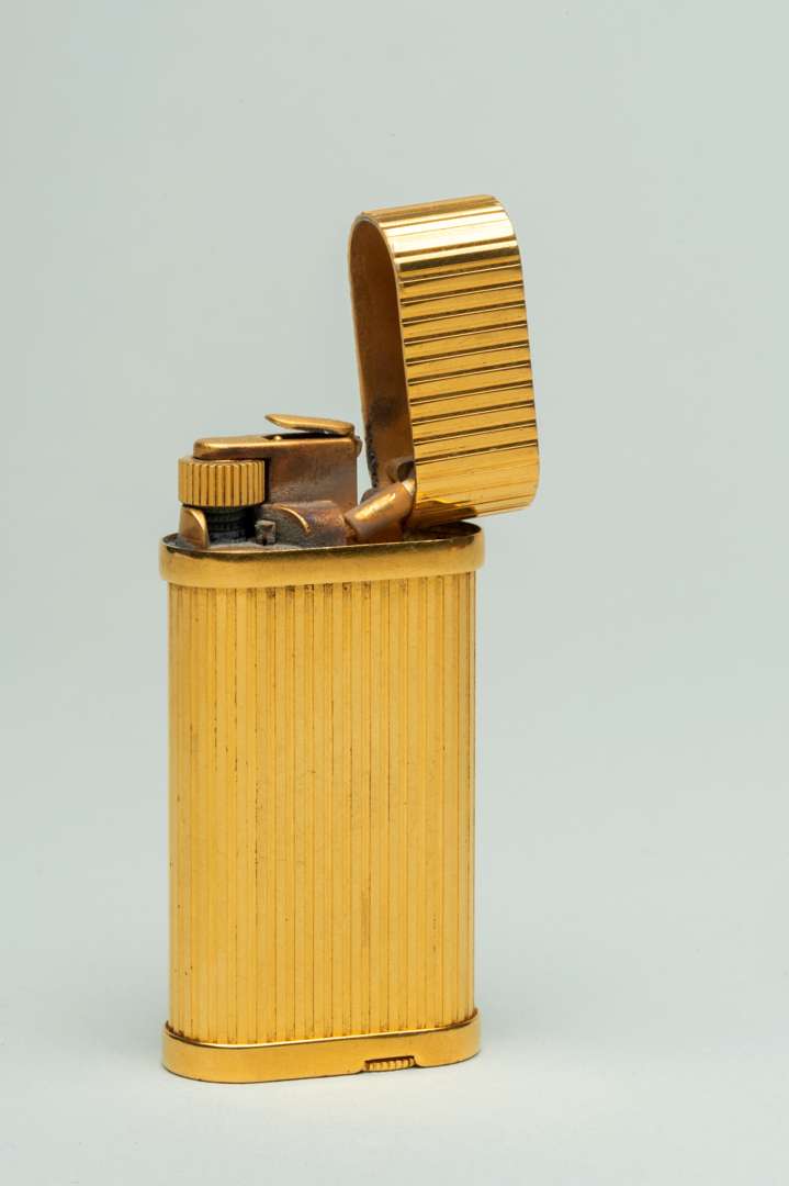 <p>Cartier lighter gold plated</p>