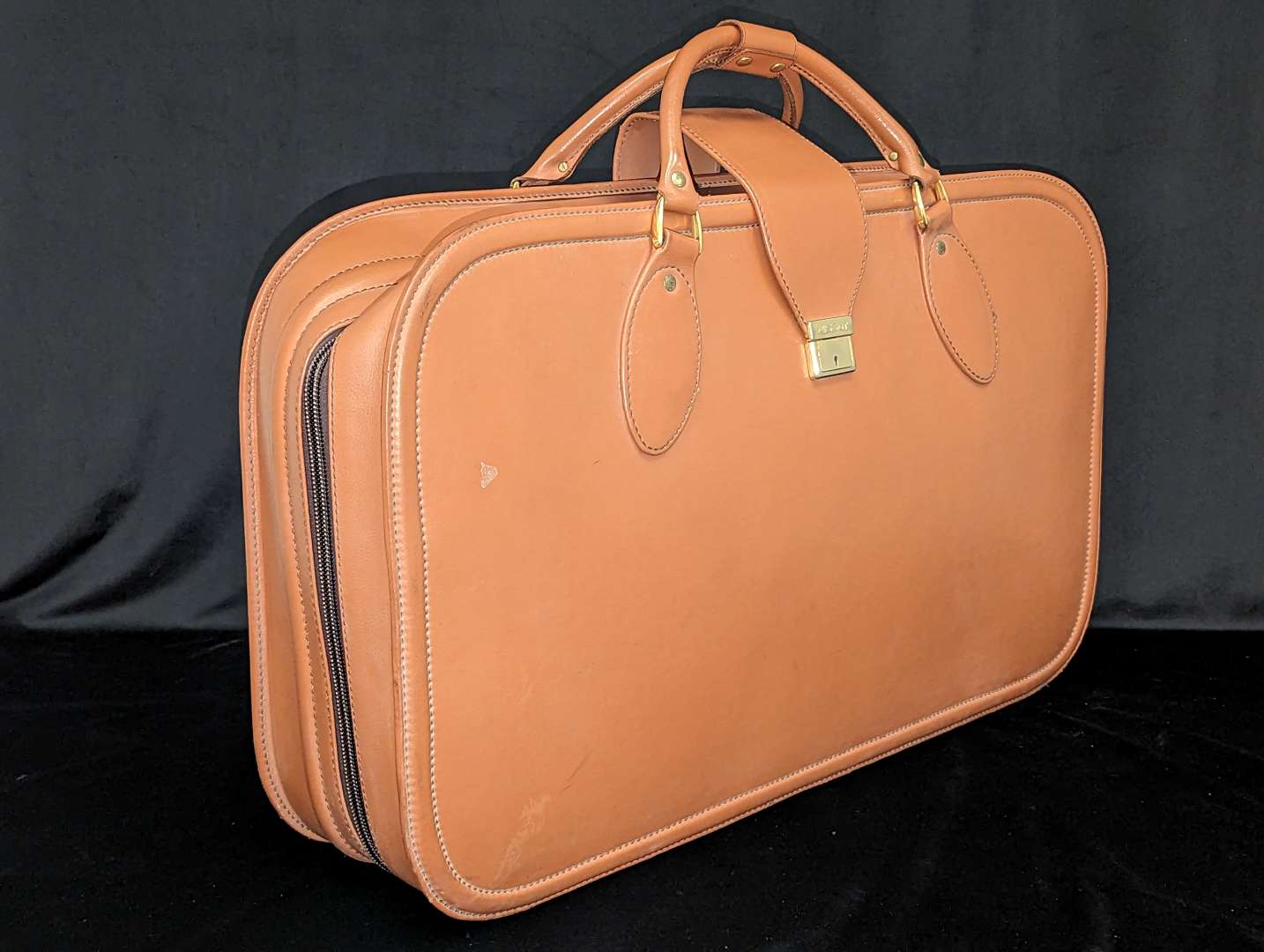 <p>Ferrari 456 GT luggage case</p>