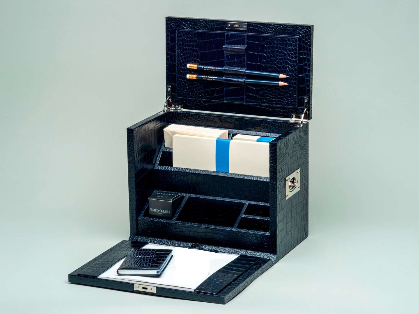 <p>Smythson stationery bureau</p>