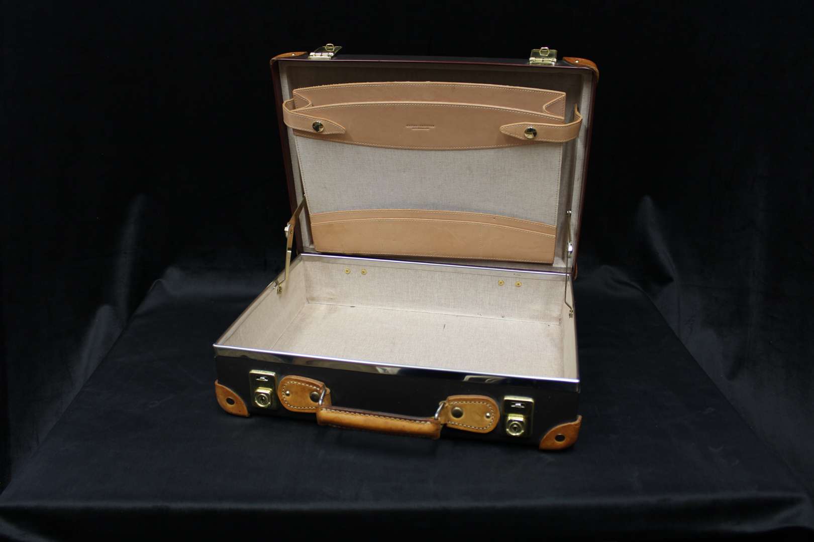 <p>Globe-Trotter attache</p>