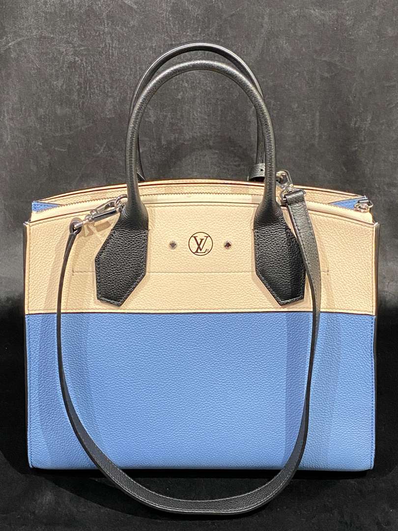 <p>Louis Vuitton City Steamer handbag</p>