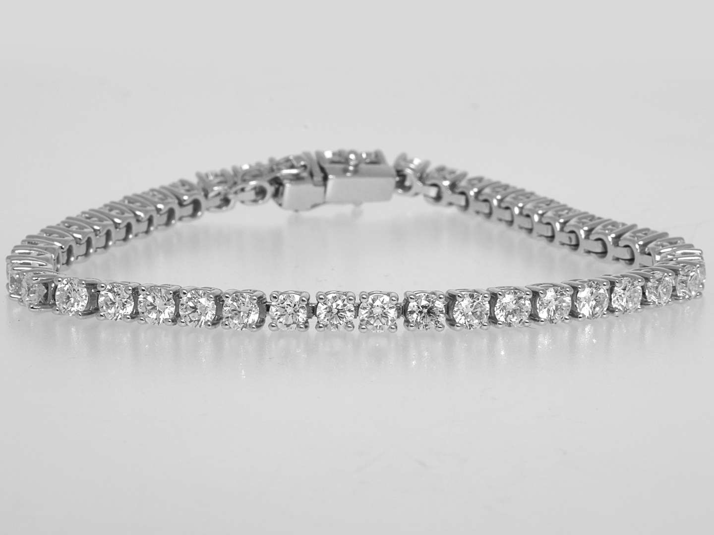 <p>44 diamond line bracelet</p>