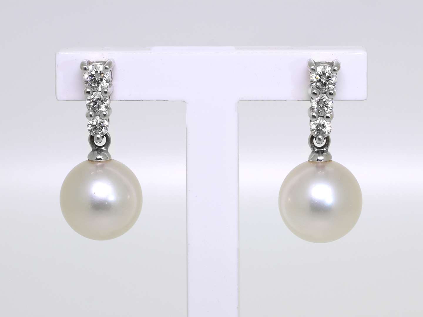 <p>Mikimoto pearl & diamond drop earrings</p>