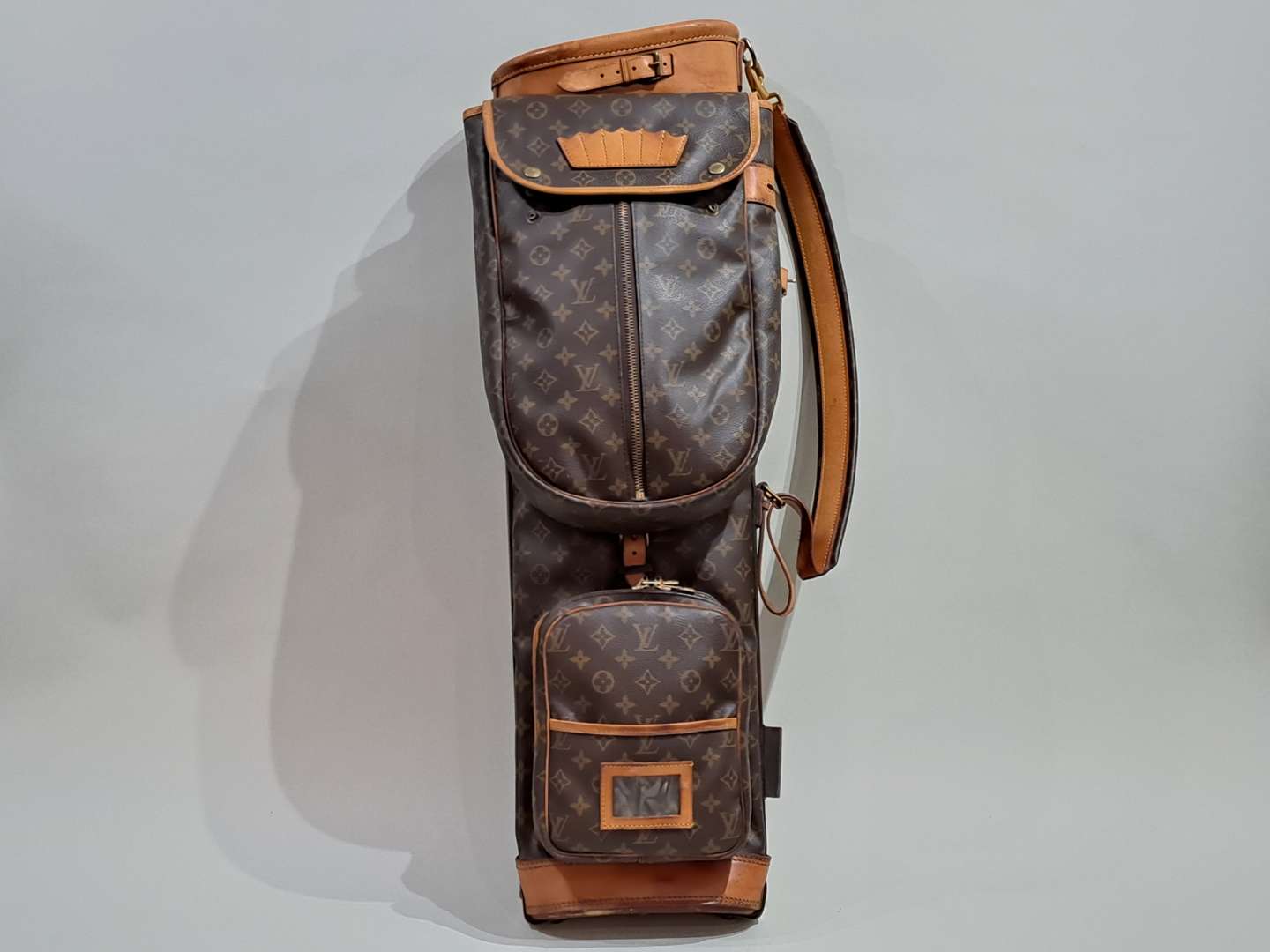 <p>Louis Vuitton Golf Bag</p>