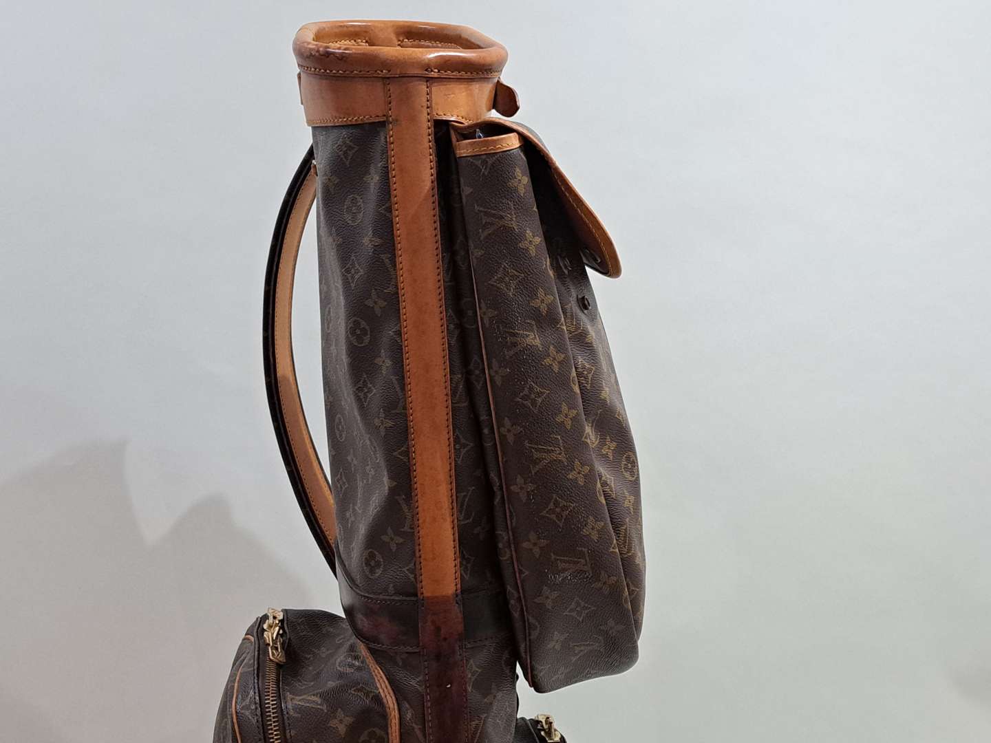 <p>Louis Vuitton Golf Bag</p>