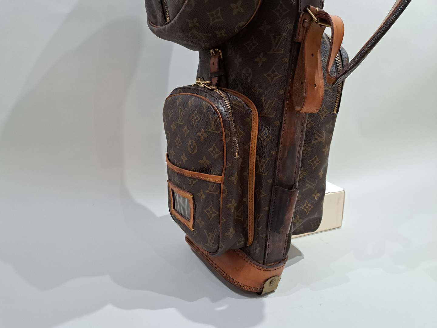 <p>Louis Vuitton Golf Bag</p>