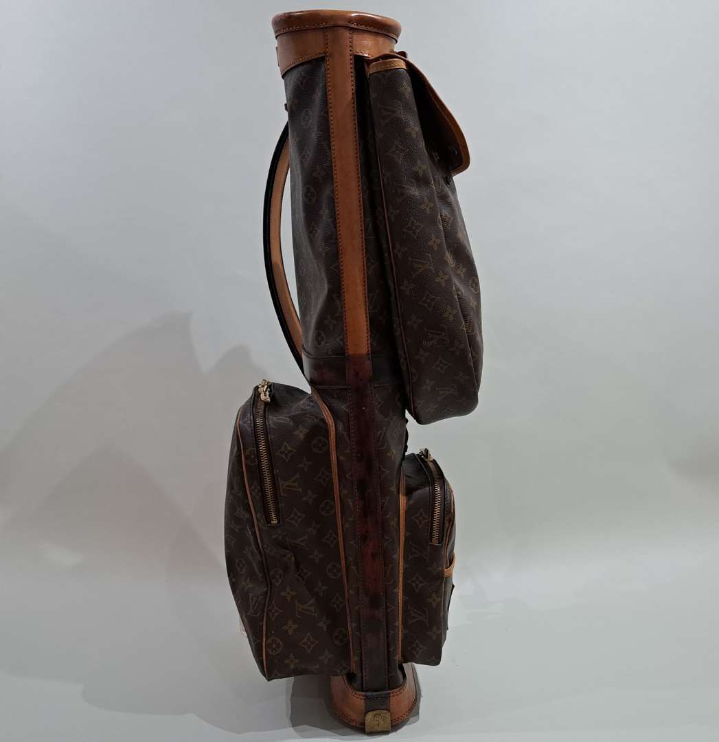 <p>Louis Vuitton Golf Bag</p>