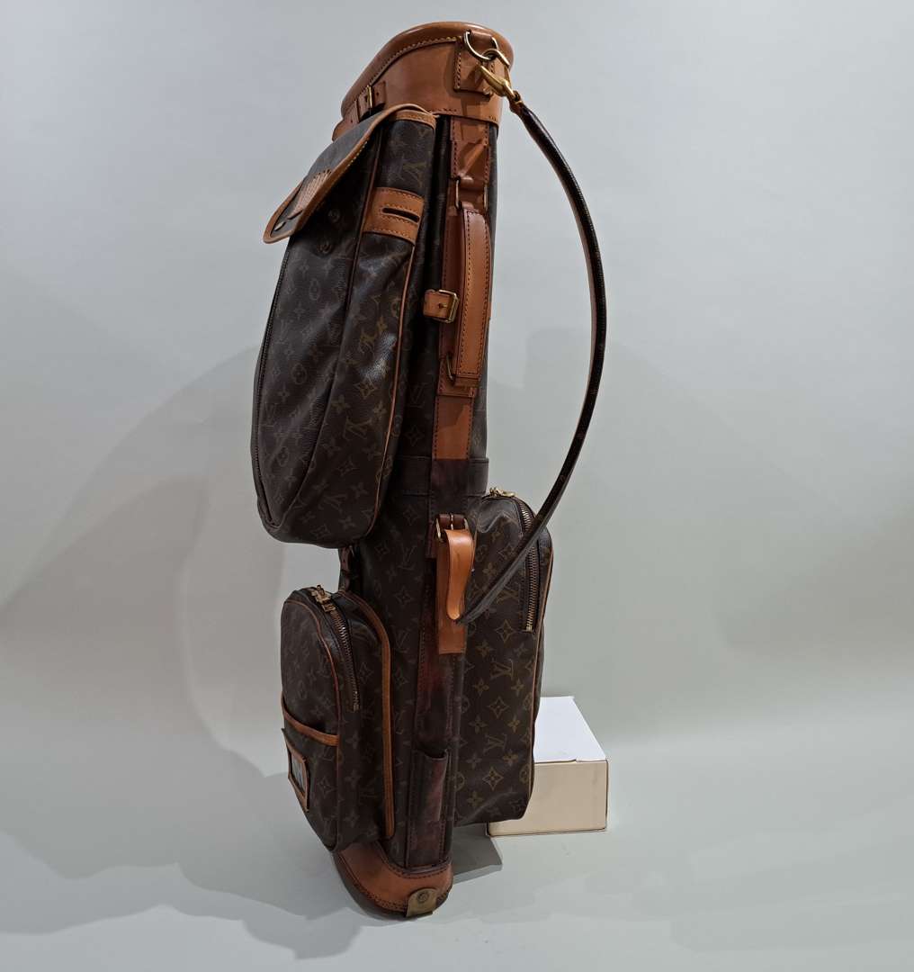 <p>Louis Vuitton Golf Bag</p>