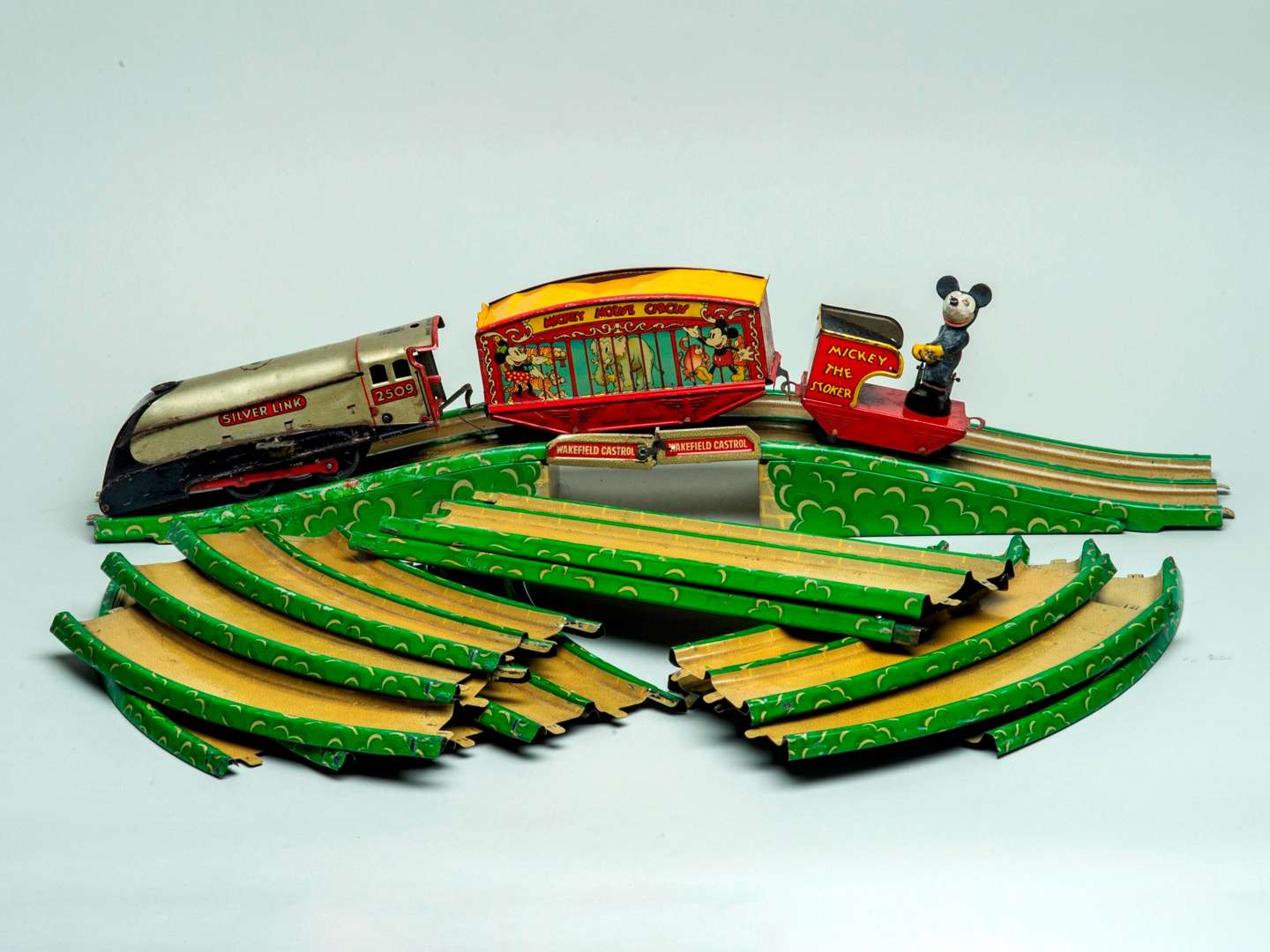 <p>1935 Mickey Mouse Circus Train English Set by Wells O' London</p>