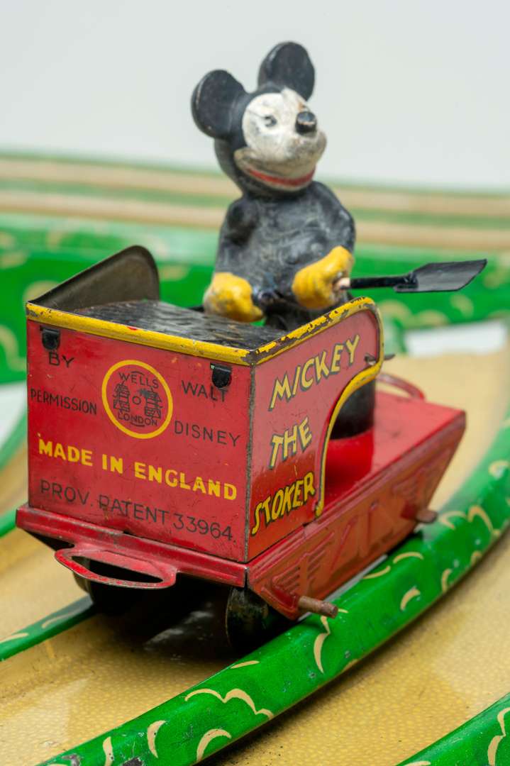 <p>1935 Mickey Mouse Circus Train English Set by Wells O' London</p>