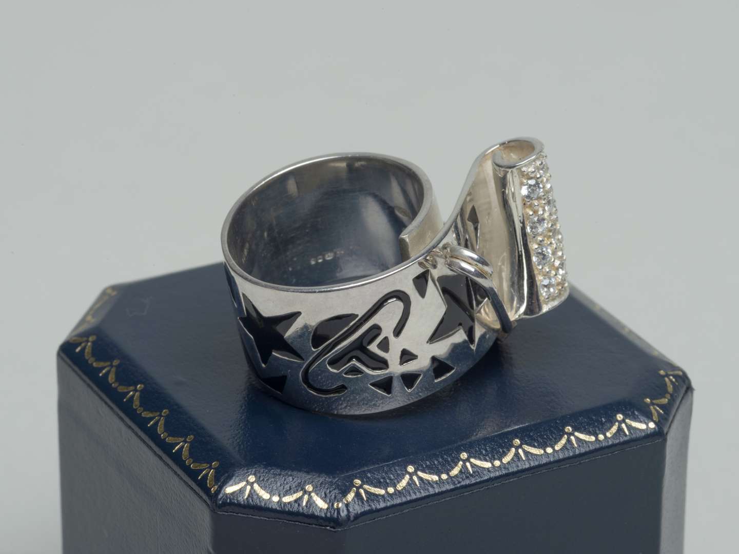 <p>Westwood Ring</p>