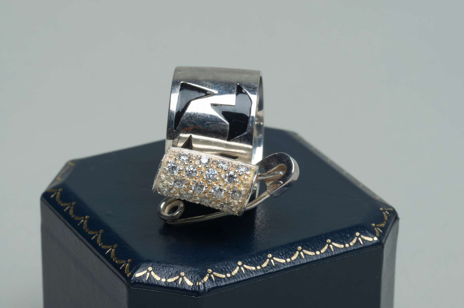 <p>Westwood Ring</p>