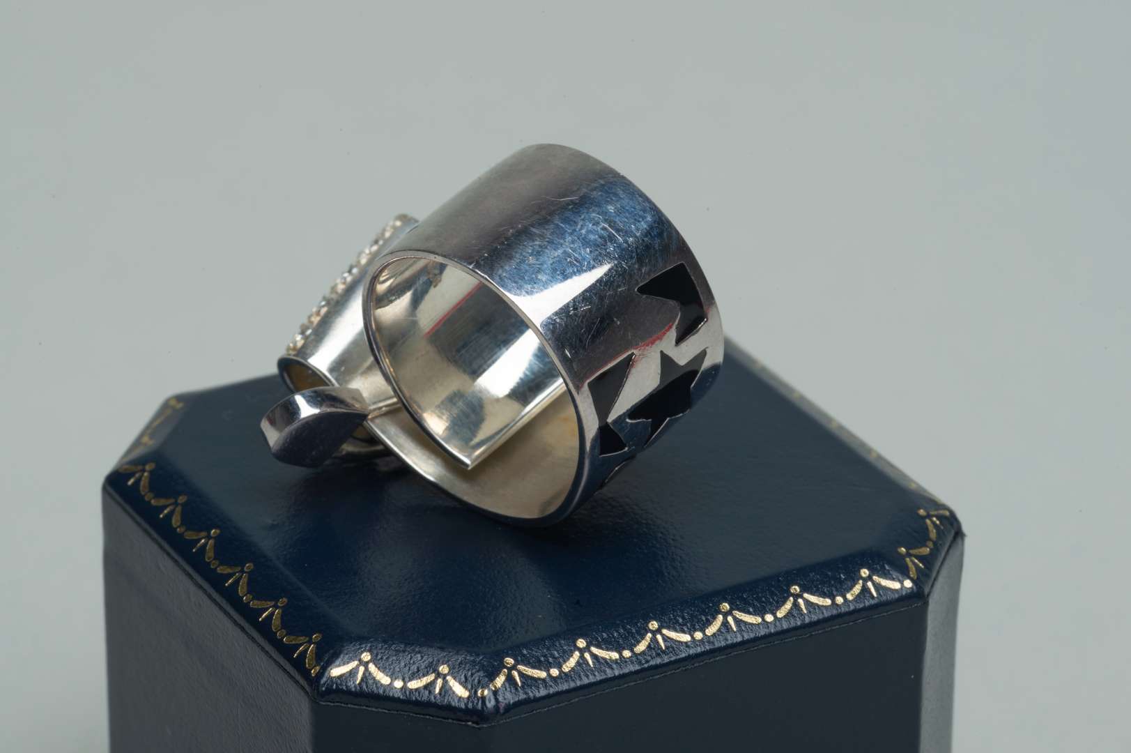 <p>Westwood Ring</p>