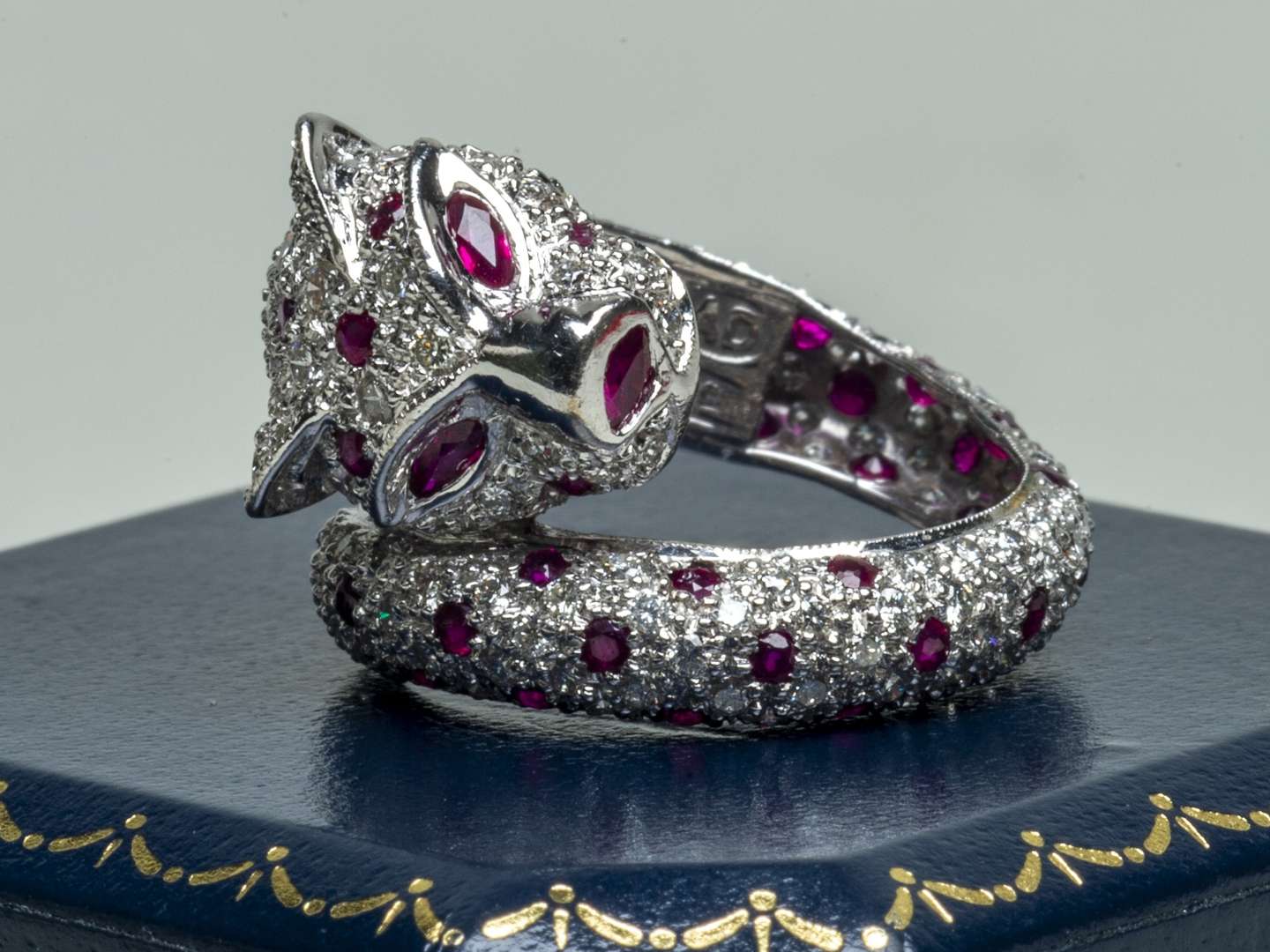 <p>Jaguar-Panther head ring</p>