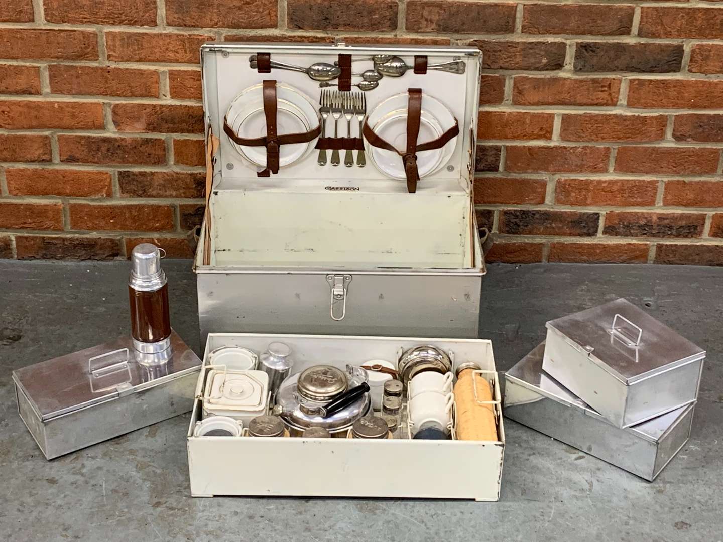 <p>Vintage 1930's Picnic Set By Garrison</p>