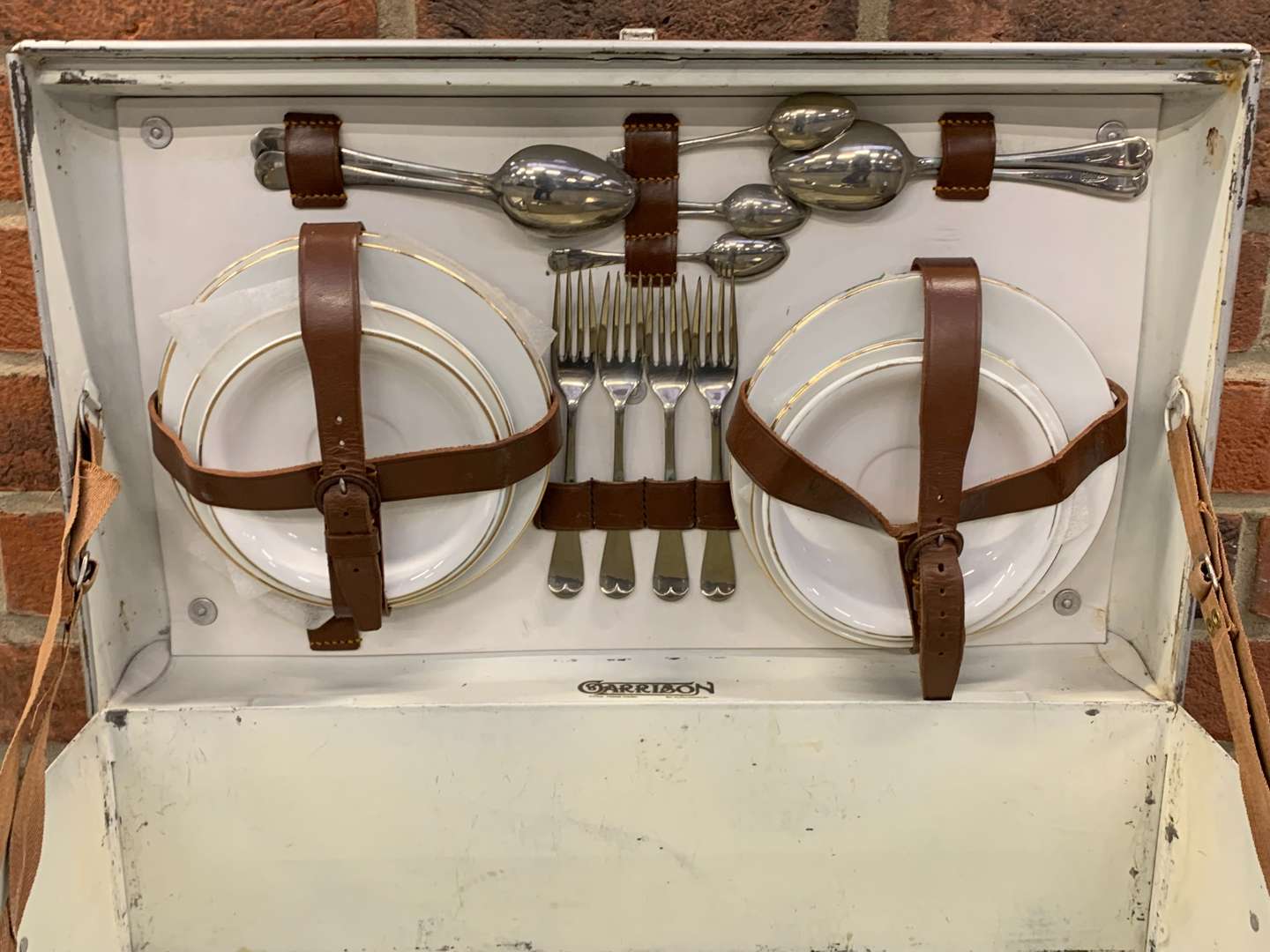 <p>Vintage 1930's Picnic Set By Garrison</p>