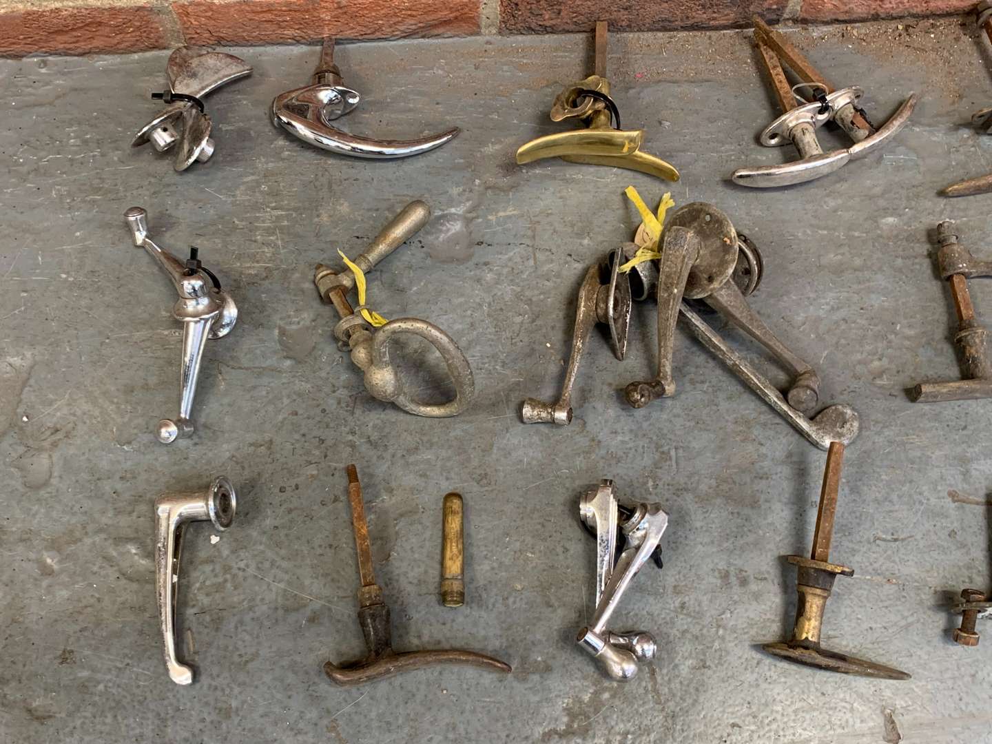 <p>Quantity of Classic Car Door Handles</p>