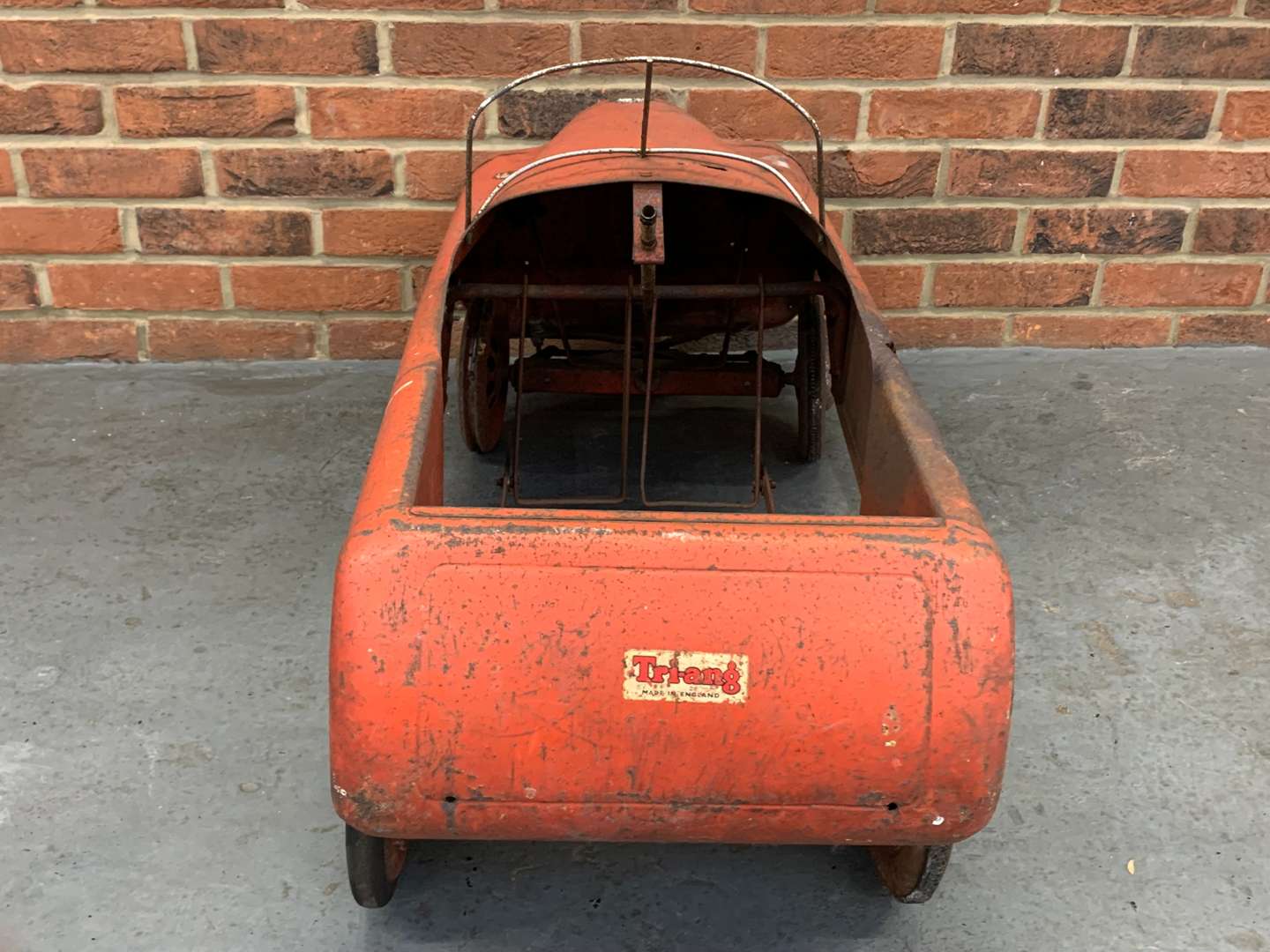 <p>Tri-ang Meteor Tin Plate Child's Pedal Car</p>