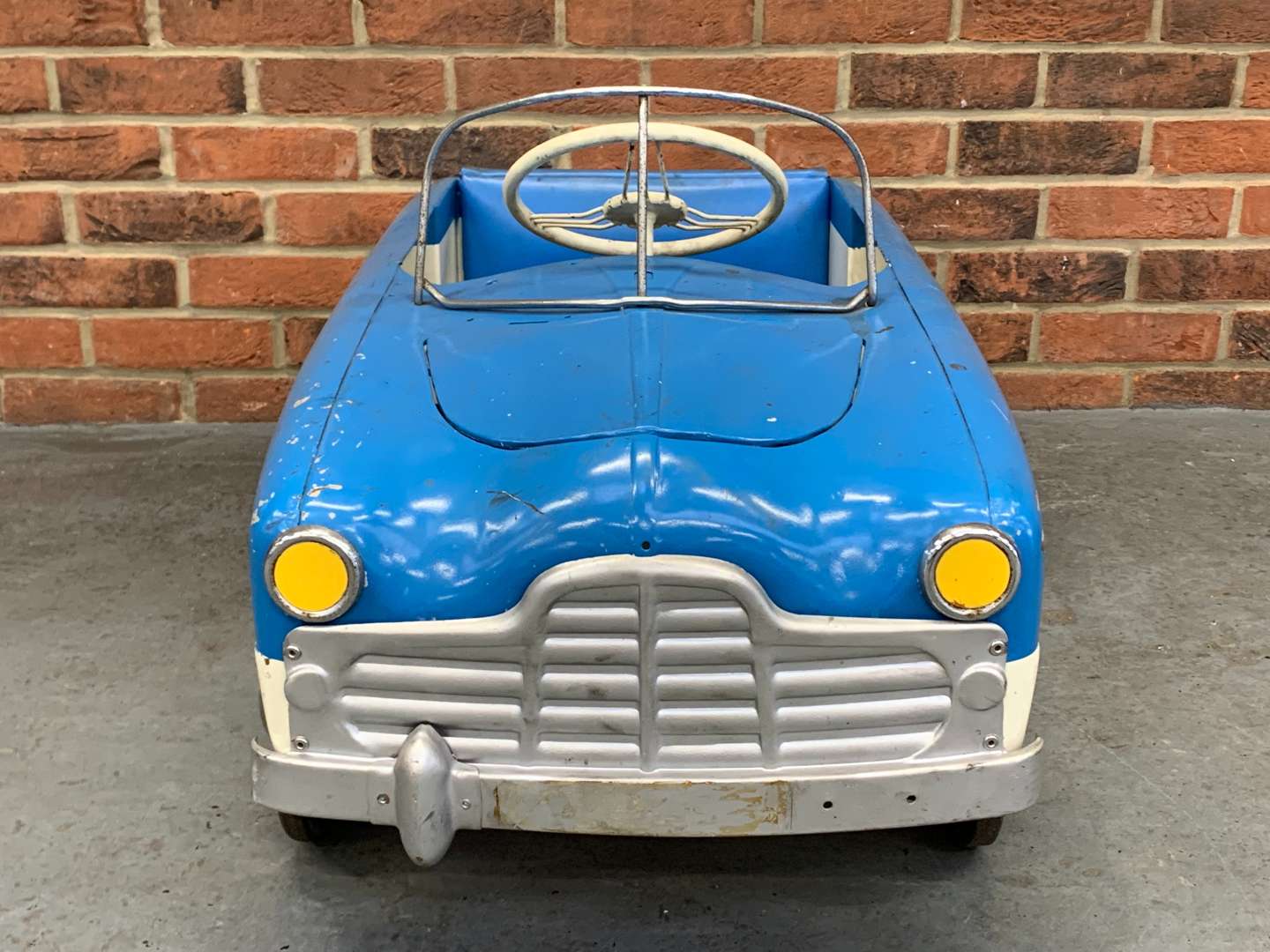 <p>Mk1 Zephyr Tin Plate Child's Pedal Car</p>