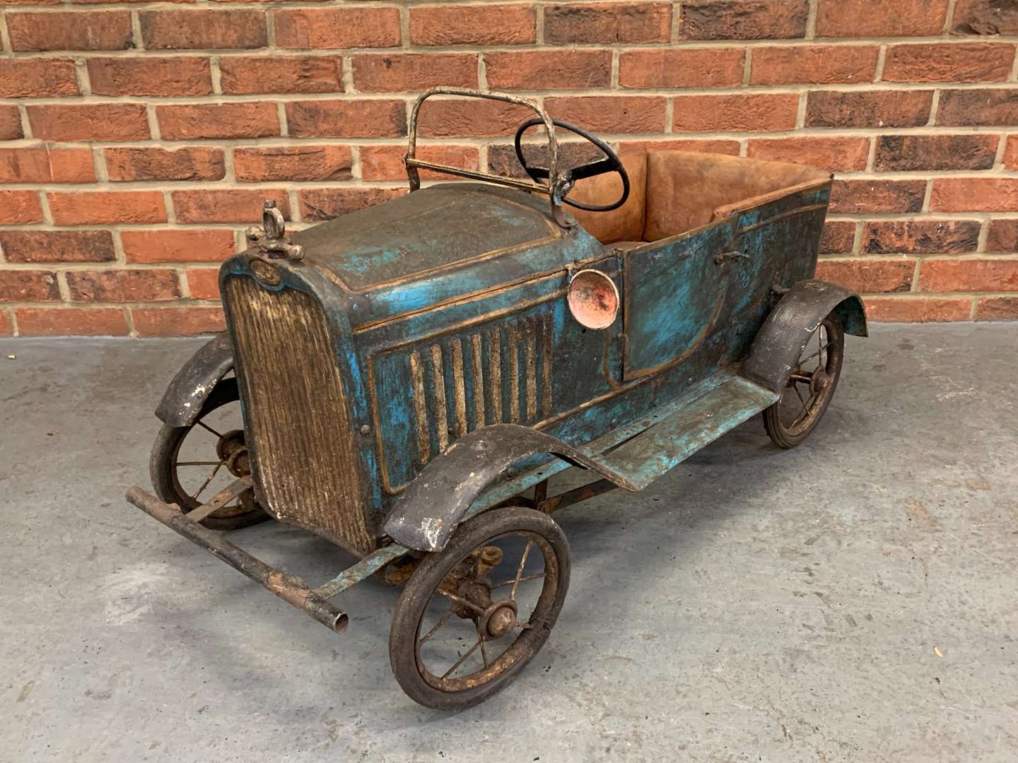 <p>Vintage Style Tin Plate Child's Pedal Car</p>