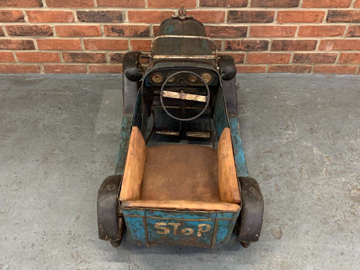 <p>Vintage Style Tin Plate Child's Pedal Car</p>