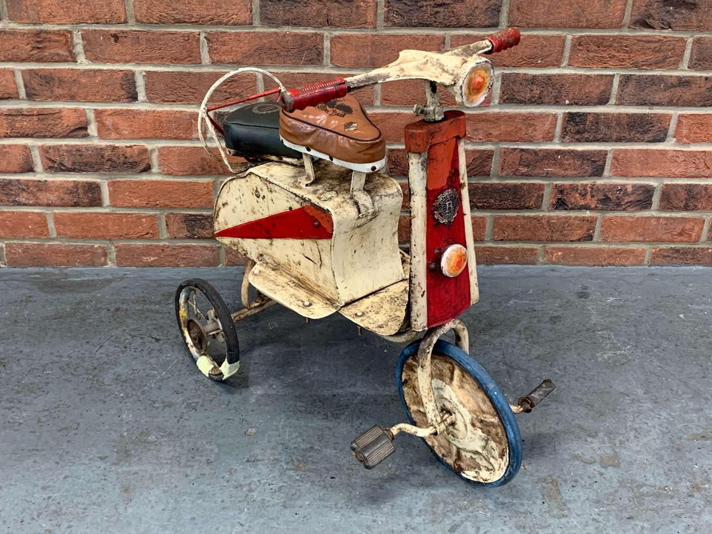 <p>Brights Lambretta Child's Pedal Scooter</p>