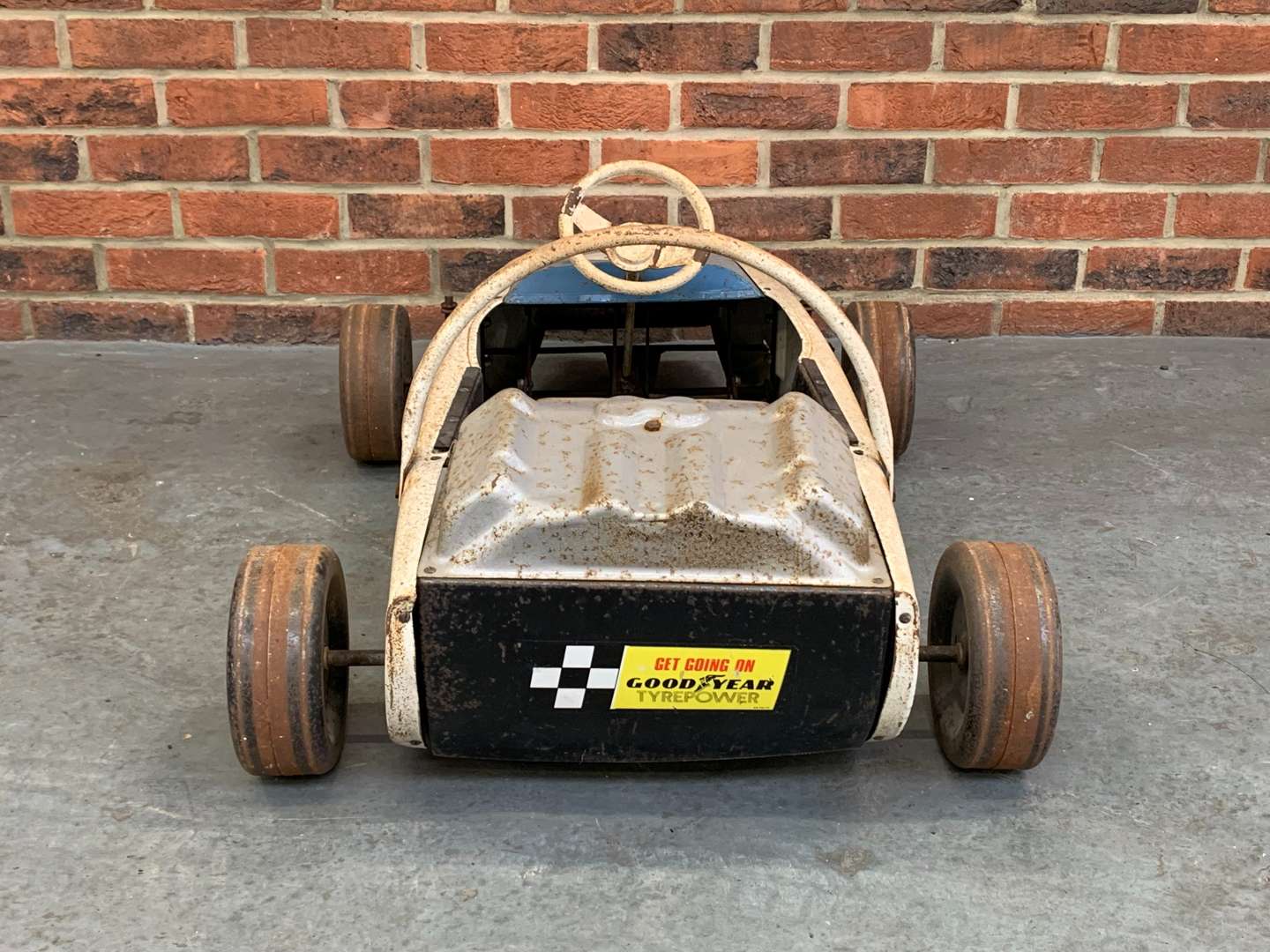 <p>Tin Plate Child's Pedal Race Car</p>