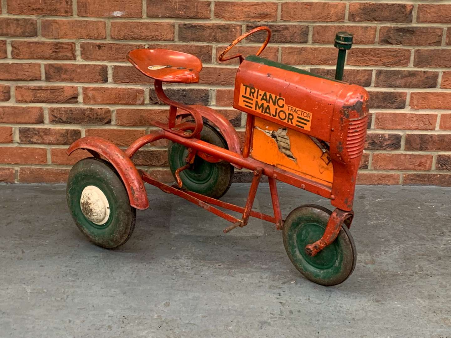 <p>Tri-Ang Major Pedal Tractor&nbsp;</p>