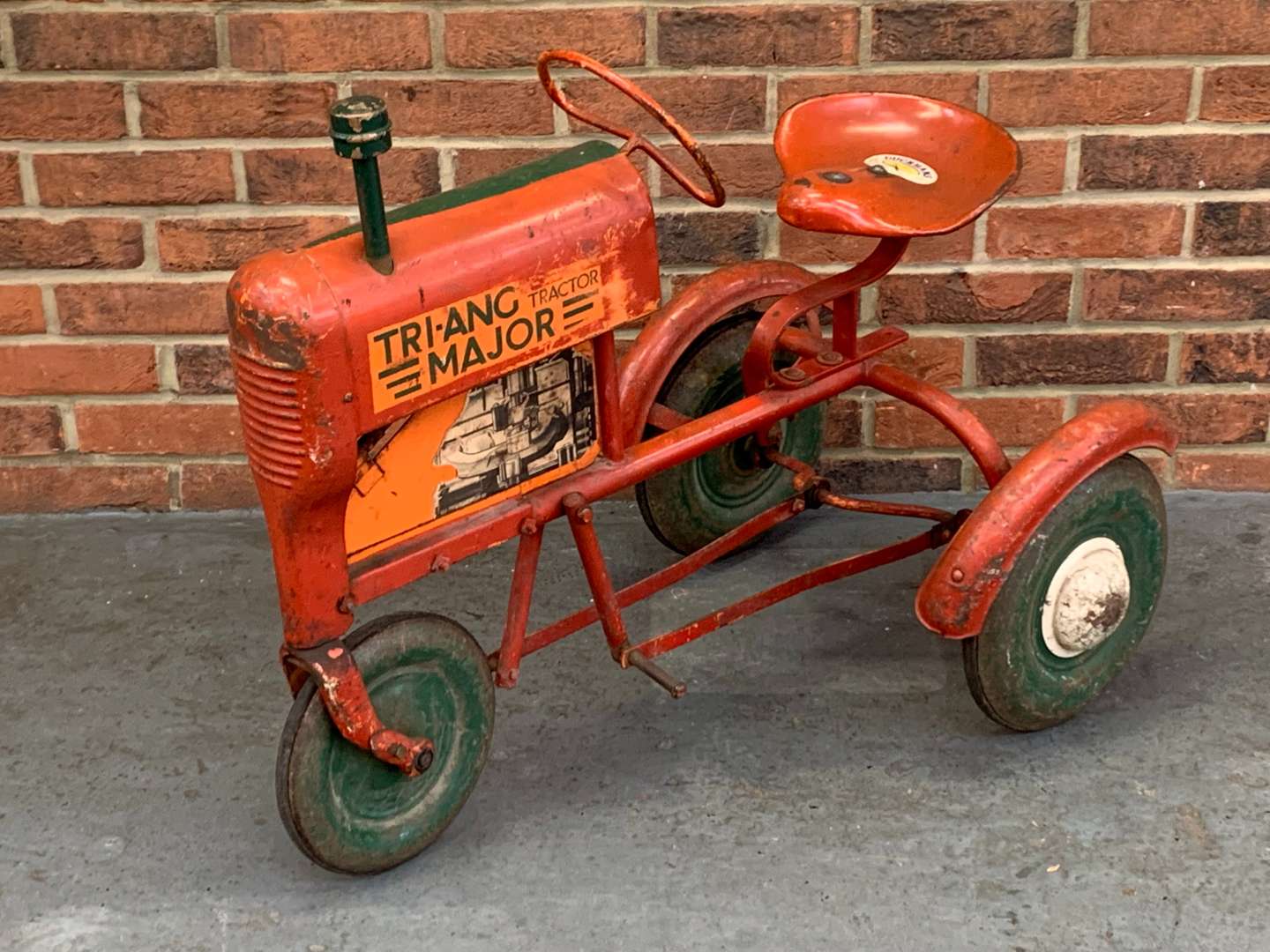 <p>Tri-Ang Major Pedal Tractor&nbsp;</p>