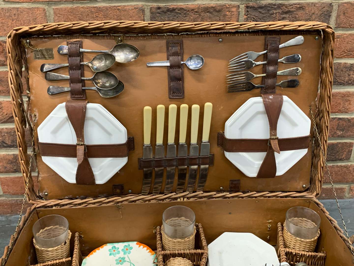 <p>Rare 1920's Coracle Wicker Picnic Hamper</p>