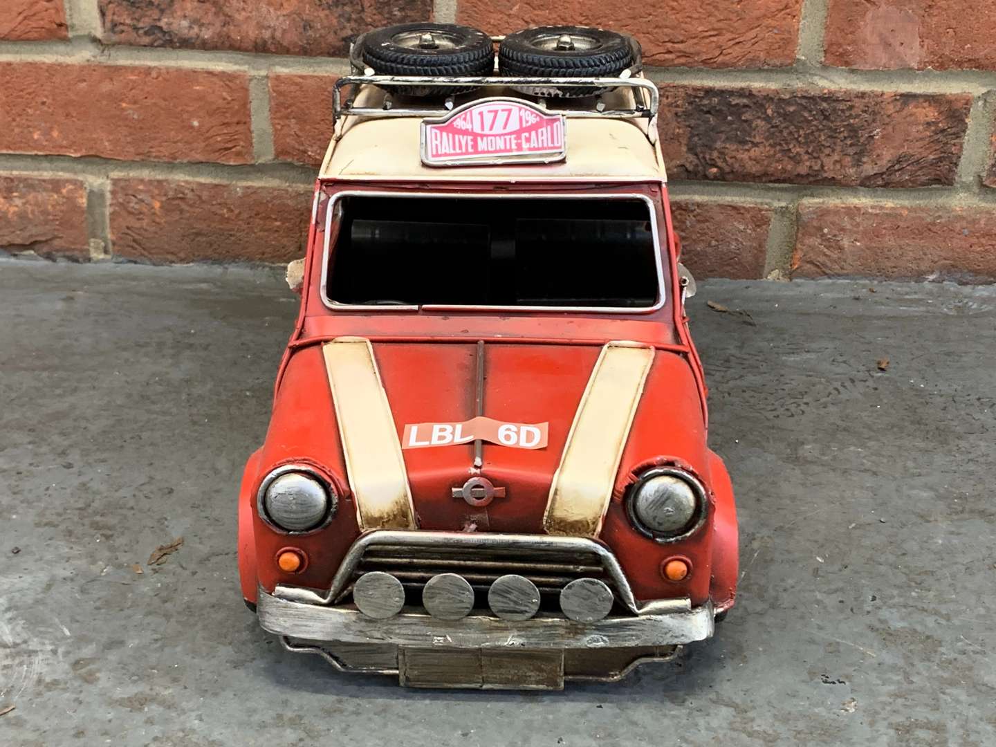 <p>Modern Tin Plate Mini Rally Model Car</p>