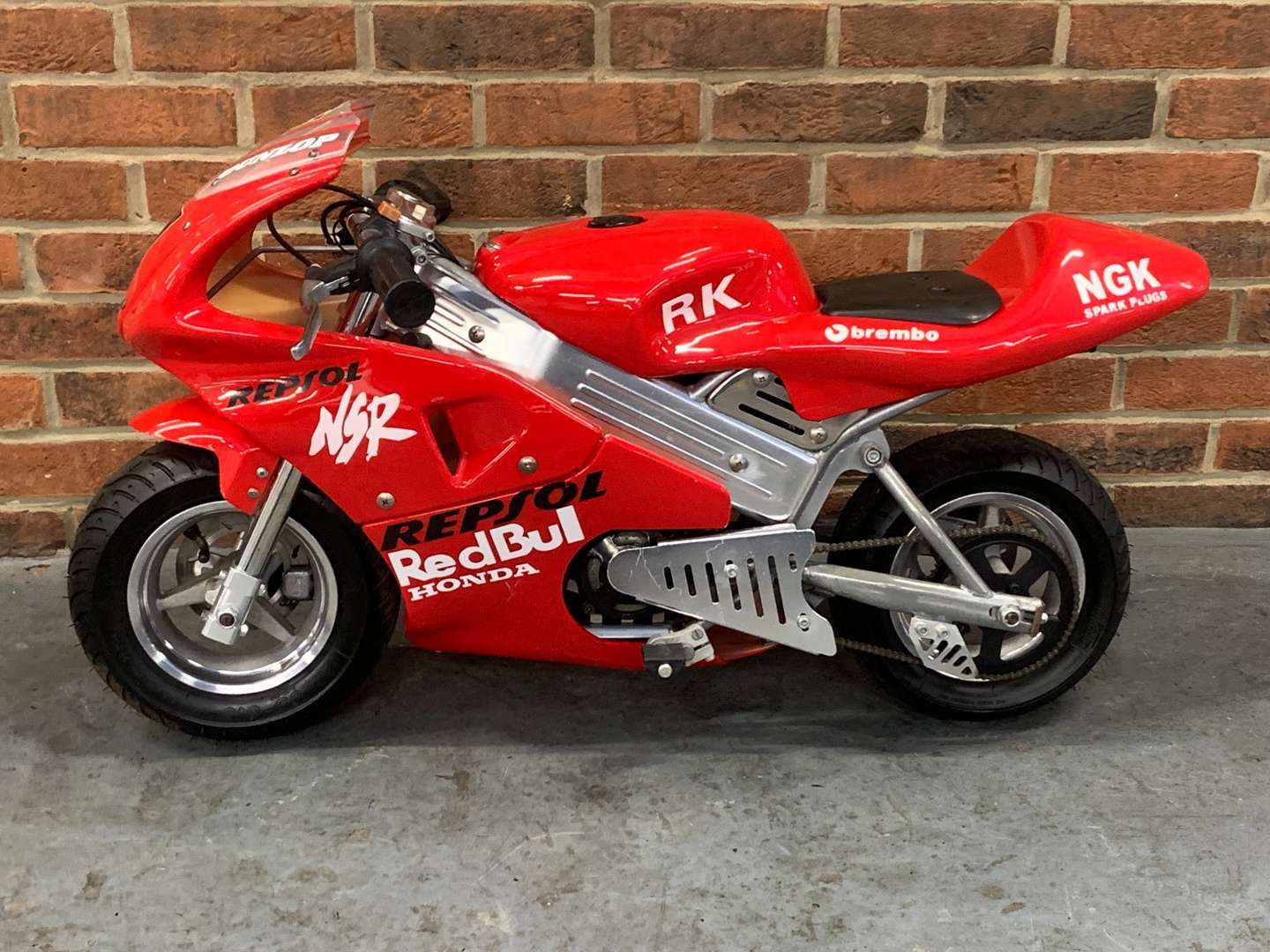 <p>Miniature 49cc Racing Motorbike&nbsp;</p>