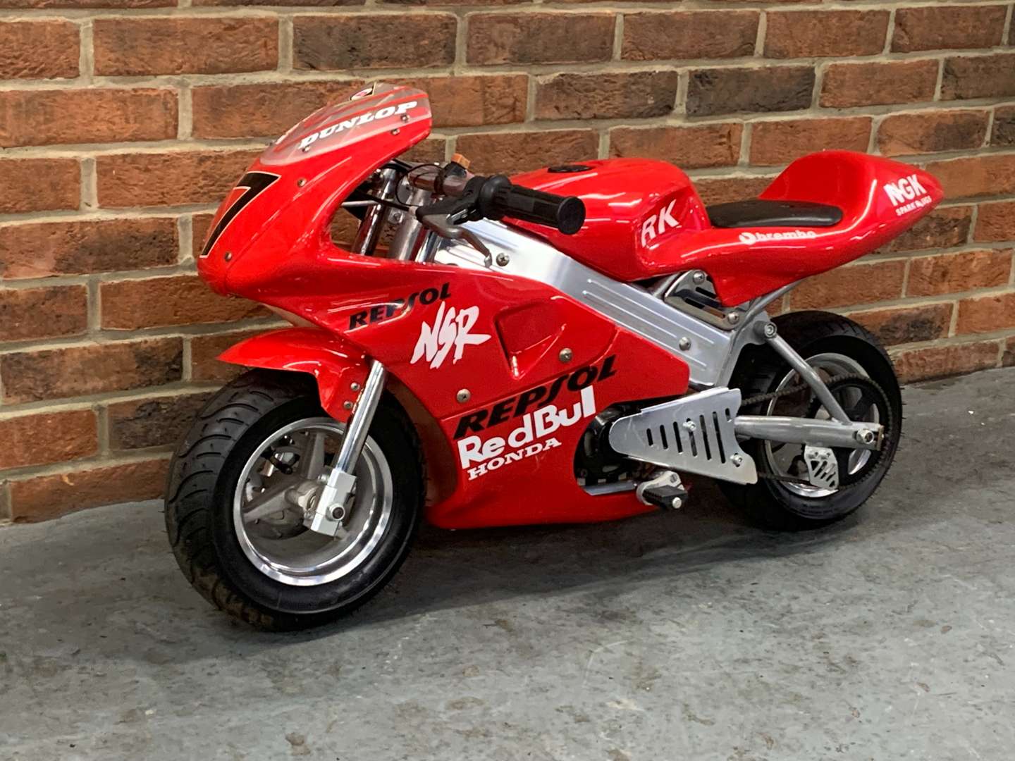 <p>Miniature 49cc Racing Motorbike&nbsp;</p>