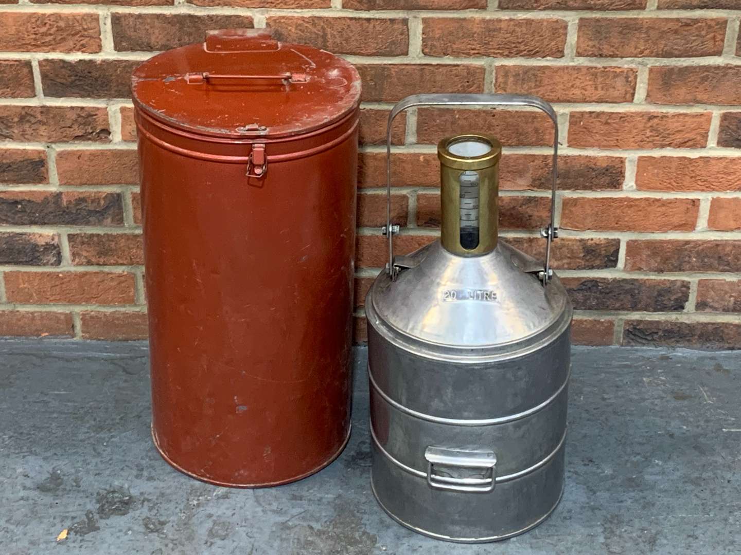 <p>Two Vintage Cased 20 ltr and 5 ltr Forecourt Measures&nbsp;</p>