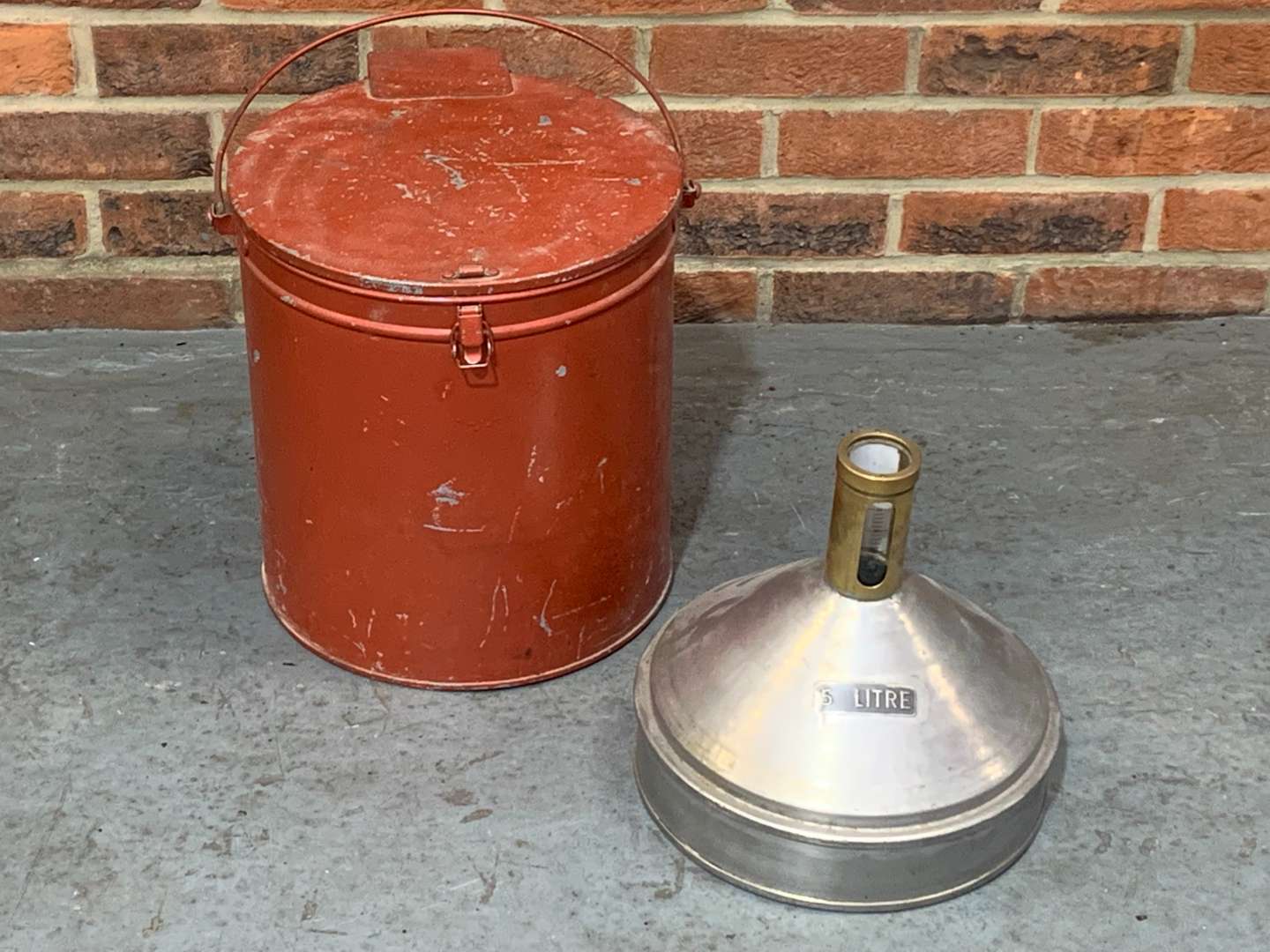 <p>Two Vintage Cased 20 ltr and 5 ltr Forecourt Measures&nbsp;</p>