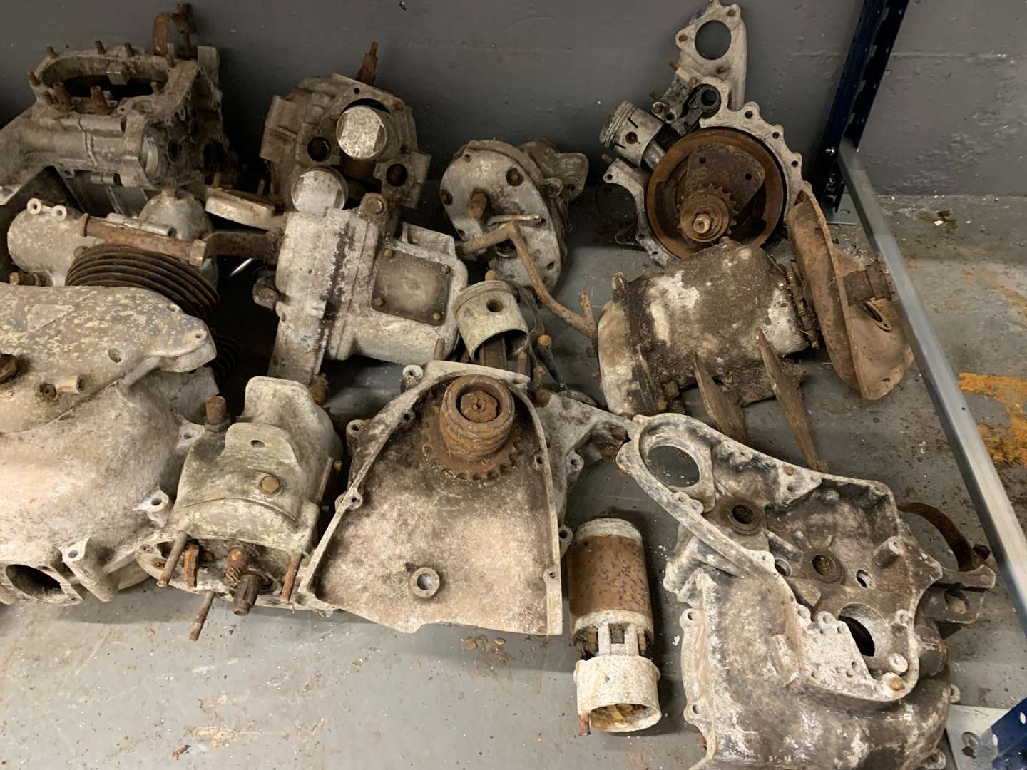 <p>Large Quantity of Vintage Motorcycle Engines and Spares</p>