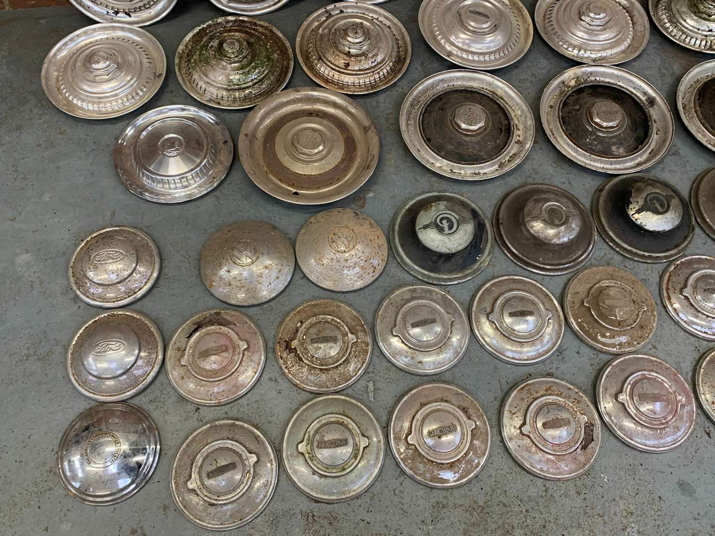 <p>Large Quantity Of Hub Caps For Jaguar/Bentley Etc</p>