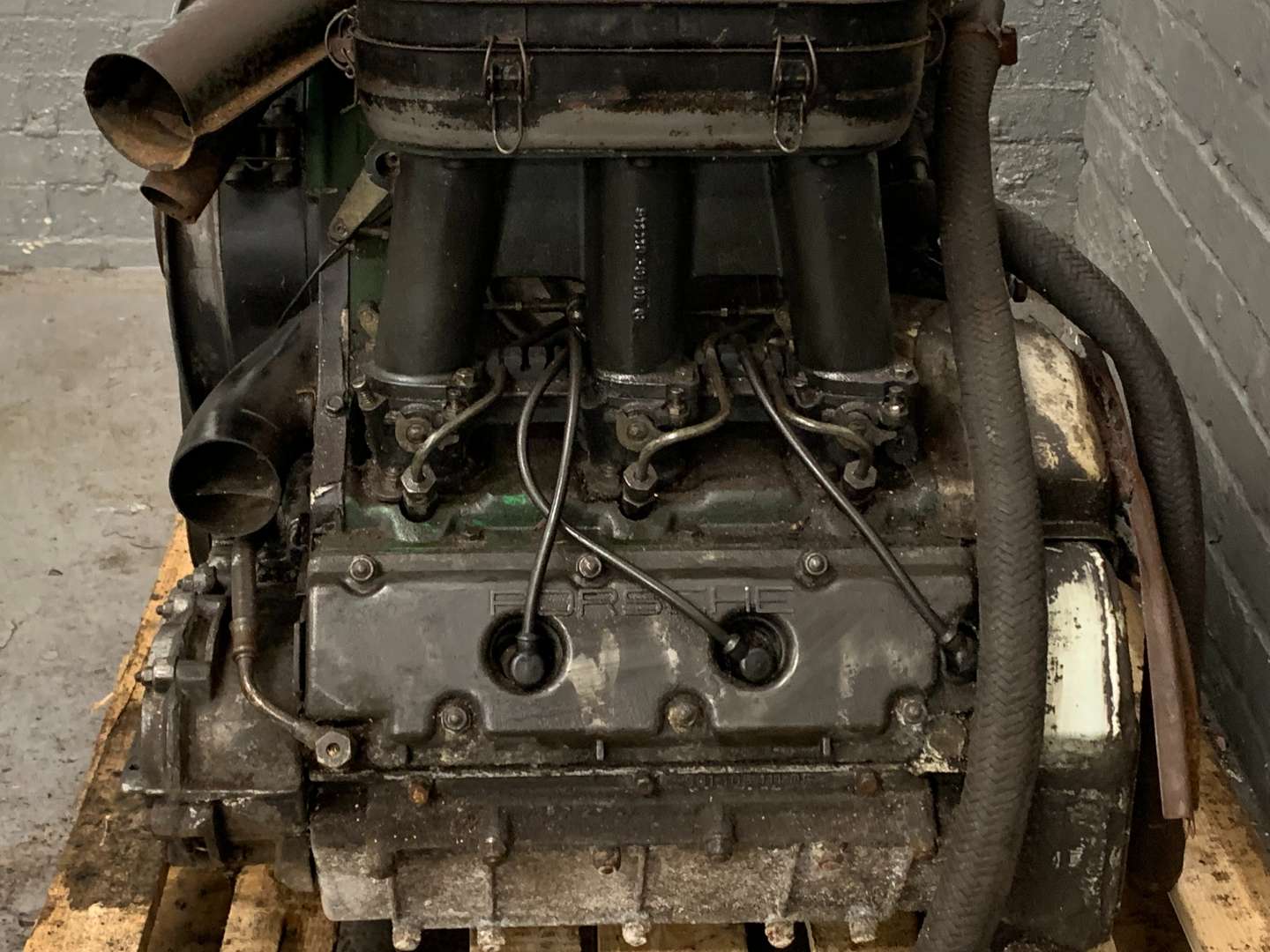 <p>&nbsp;1970's Porsche 911 E Fuel Injected Engine&nbsp;</p>