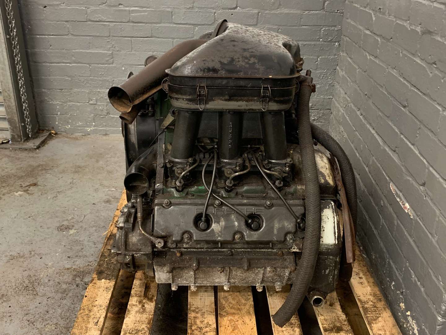 <p>&nbsp;1970's Porsche 911 E Fuel Injected Engine&nbsp;</p>