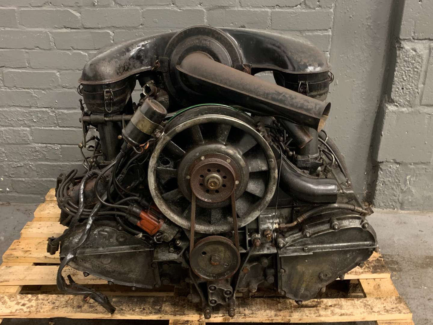 <p>&nbsp;1970's Porsche 911 E Fuel Injected Engine&nbsp;</p>