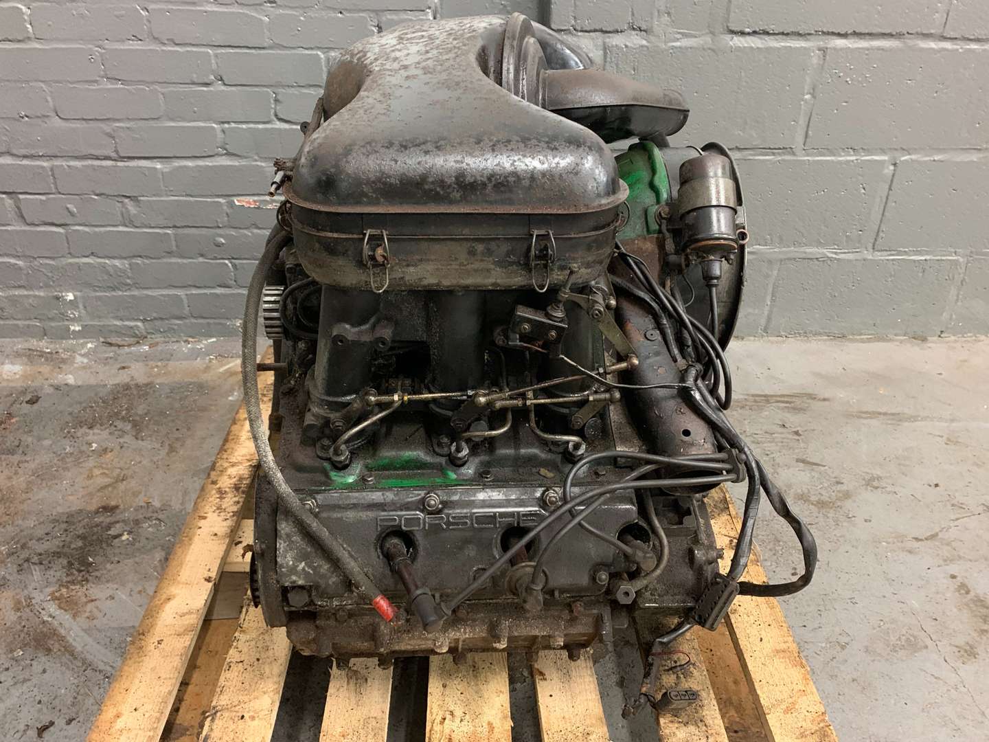 <p>&nbsp;1970's Porsche 911 E Fuel Injected Engine&nbsp;</p>