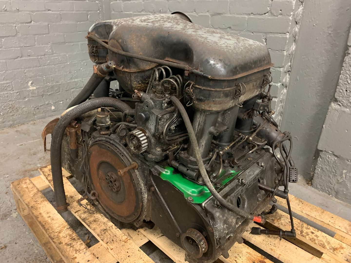 <p>&nbsp;1970's Porsche 911 E Fuel Injected Engine&nbsp;</p>