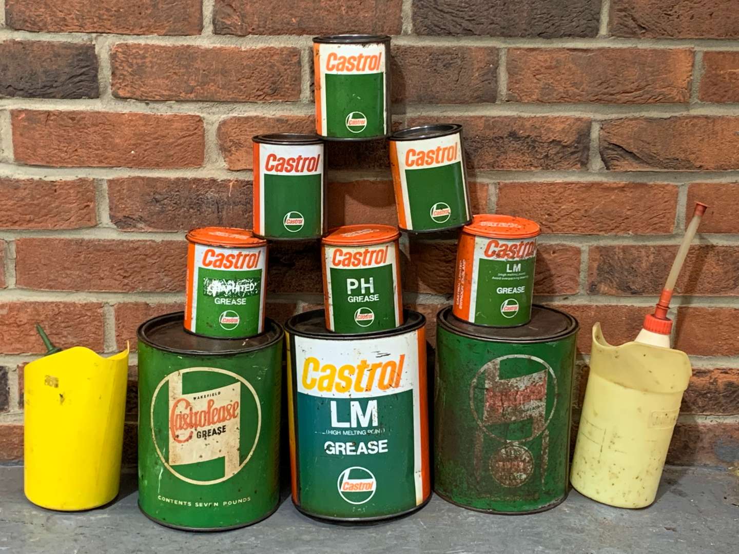 <p>Mixed Lot of Castrol Grease Tins, Plastic Jugs Etc&nbsp;</p>