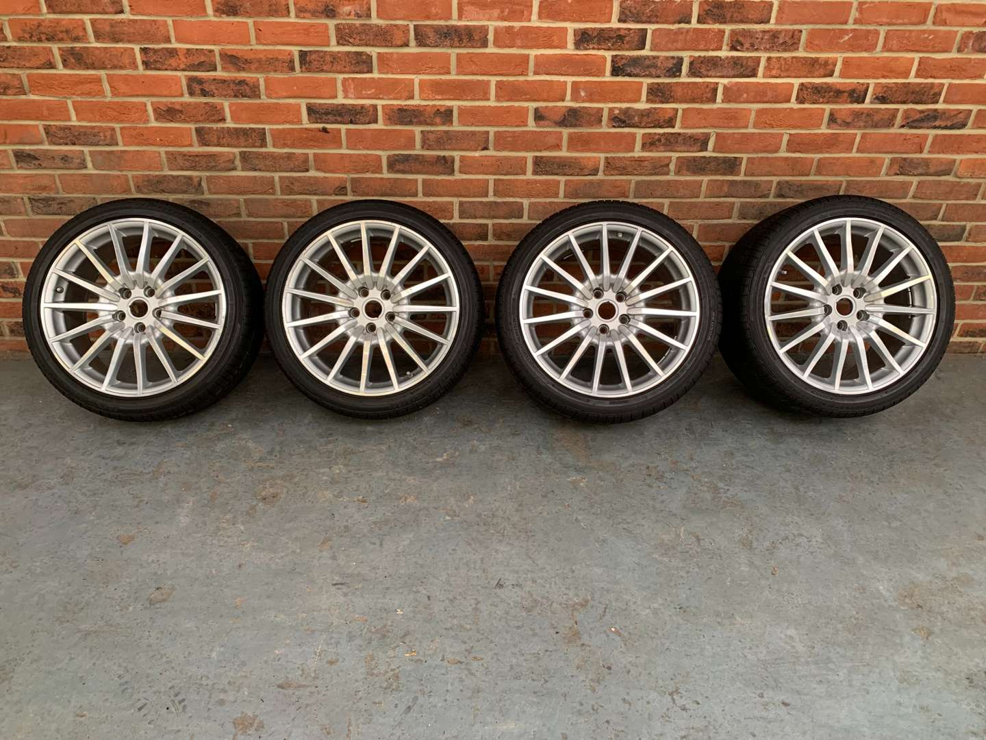 <p>Set of Four Aston Martin DB9 Vantage Wheels&nbsp;</p>