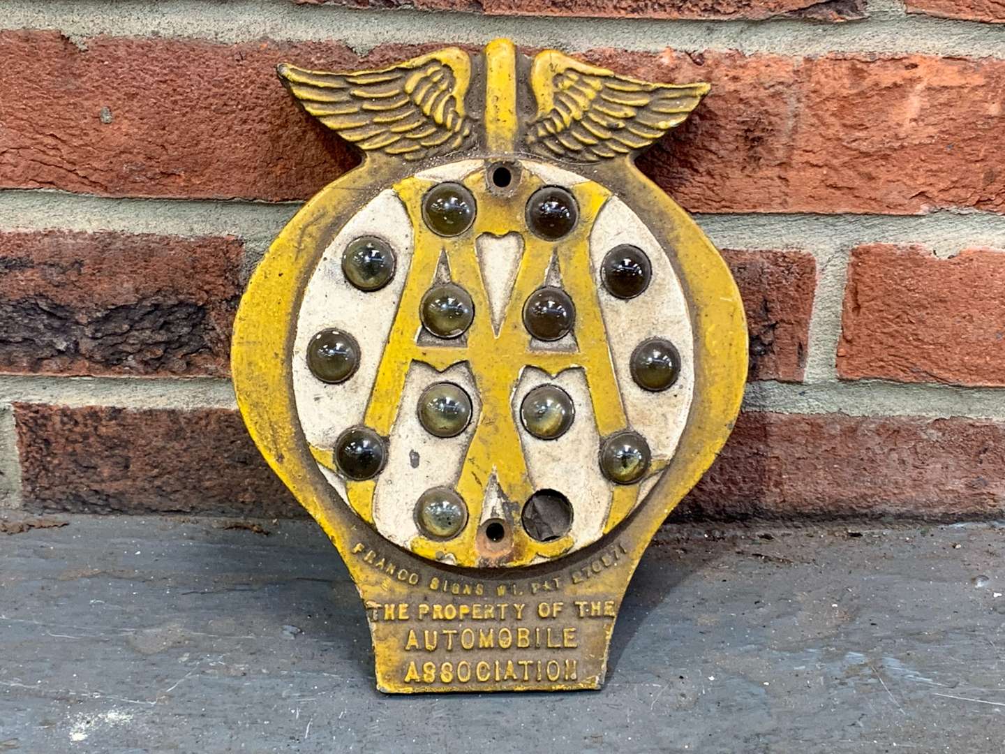 <p>Vintage Cast Aluminium AA Badge with Reflectors</p>