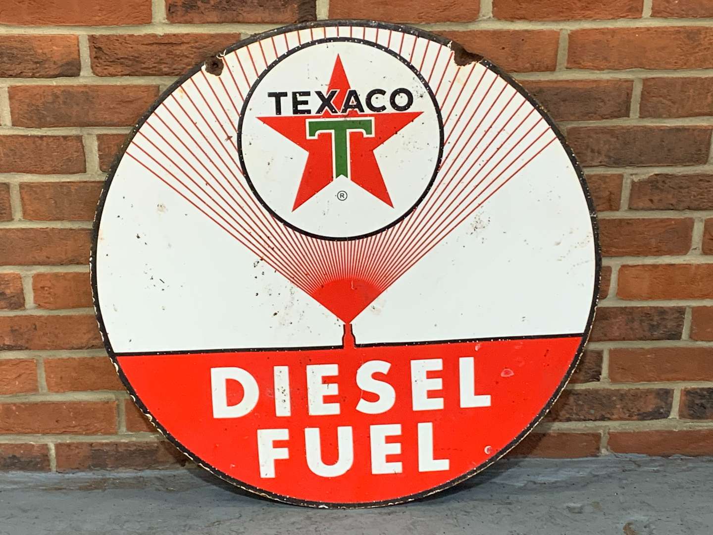 <p>Texaco Diesel Fuel Circular Enamel Sign</p>