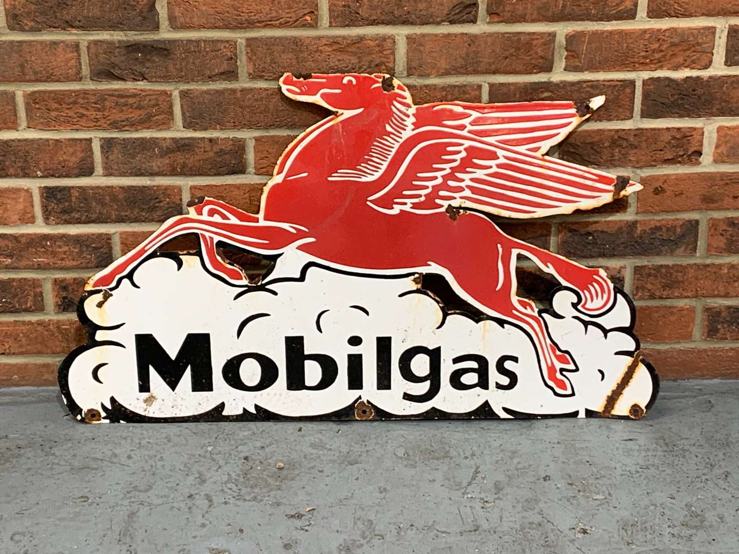 <p>Mobilgas Pegasus Enamel Sign</p>