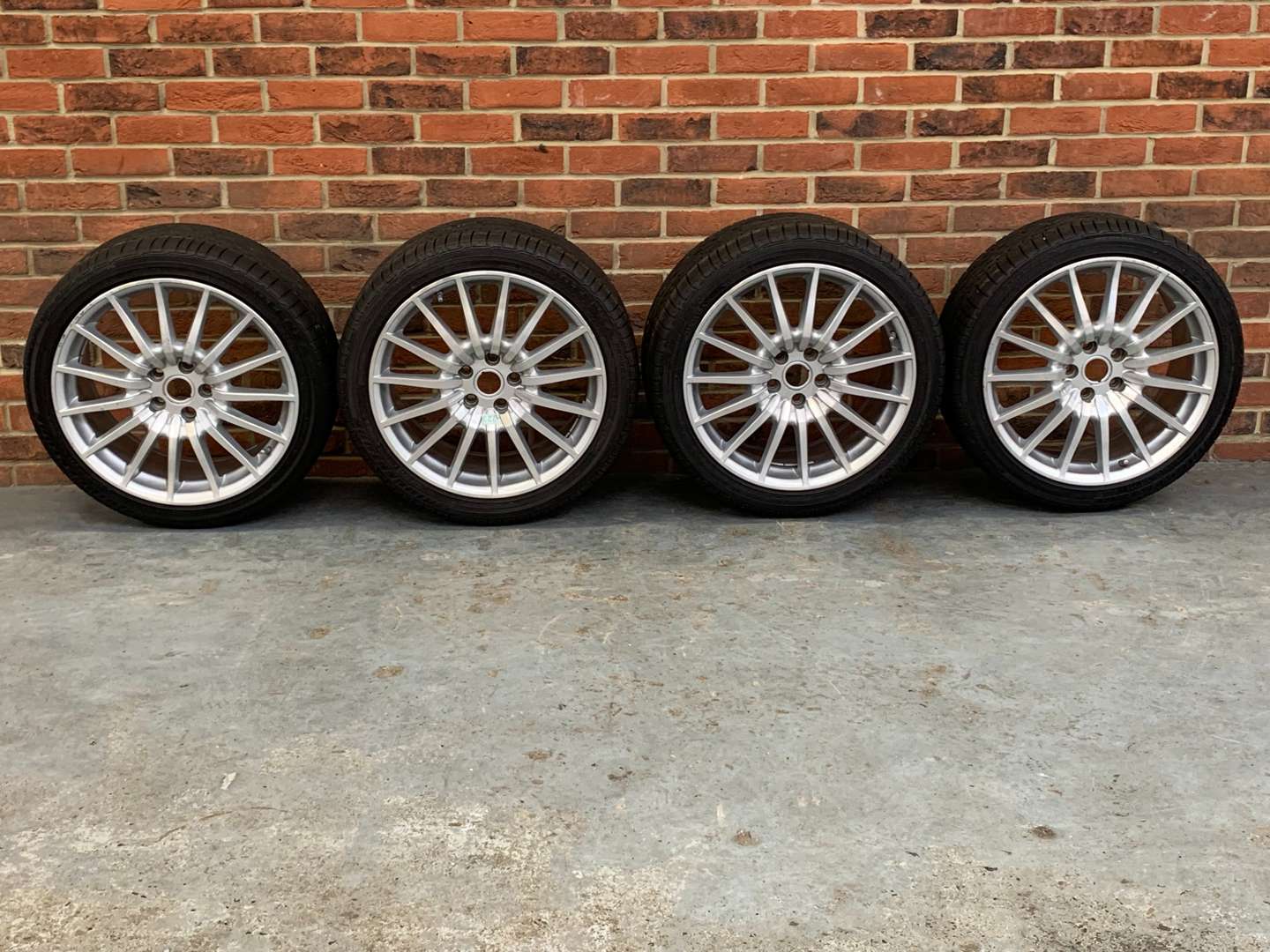 <p>Set of Four Aston Martin DB9 Vantage Wheels&nbsp;(For 2004/2012)</p>