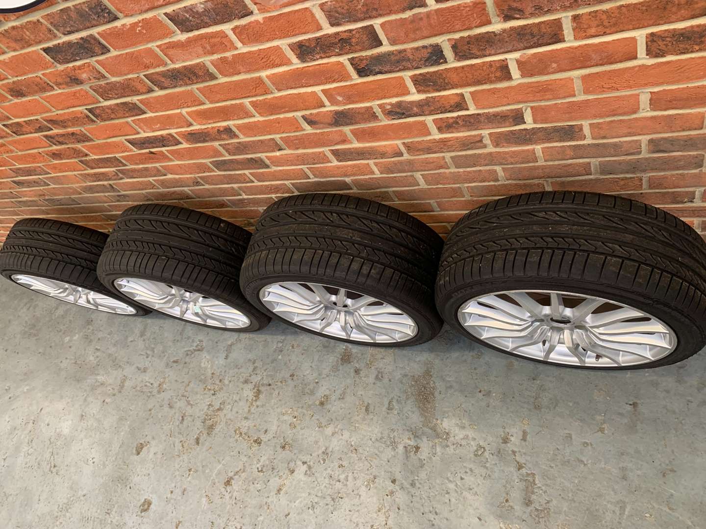 <p>Set of Four Aston Martin DB9 Vantage Wheels&nbsp;(For 2004/2012)</p>