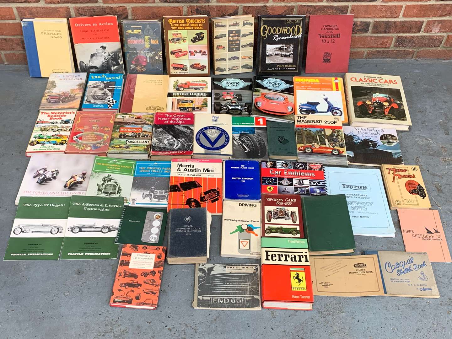 <p>Box Of Motoring Literature&nbsp;</p>